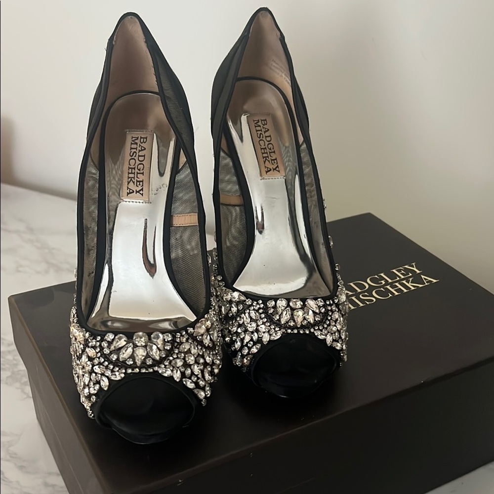 Badgley Mischka Women's Black Peep Toe Heels